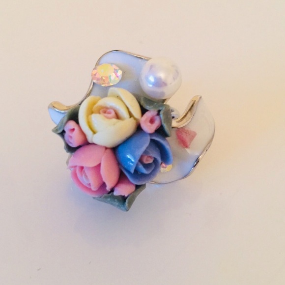 Porcelain flower ring (new) - Picture 1 of 5